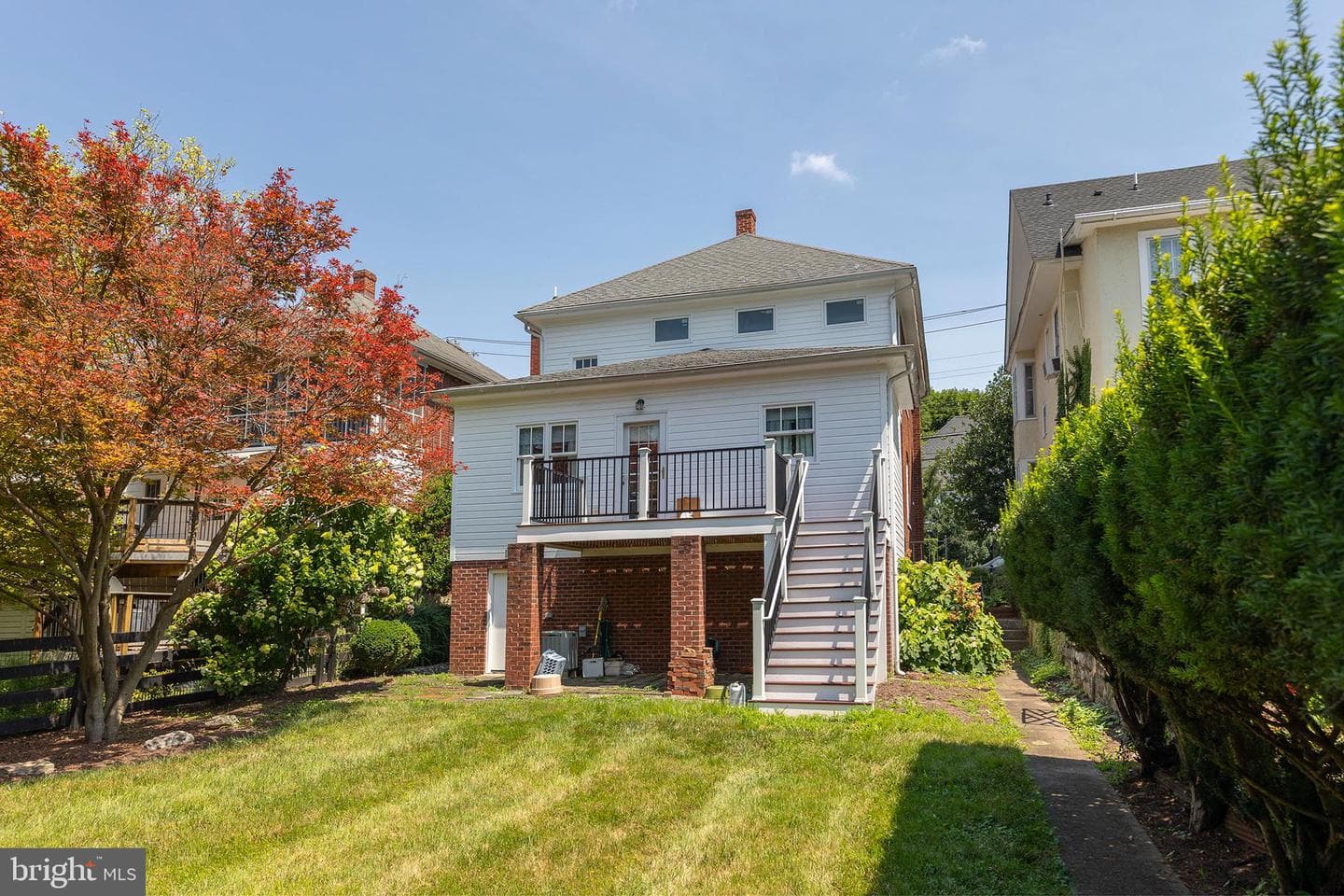 305 Amherst Street photo 13
