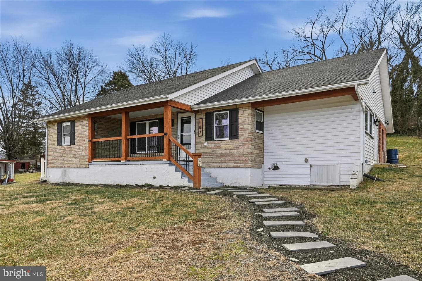 147 W Duck Street photo 2