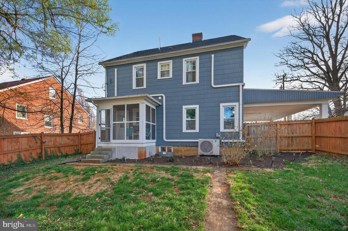 213 W 1st Street photo 42