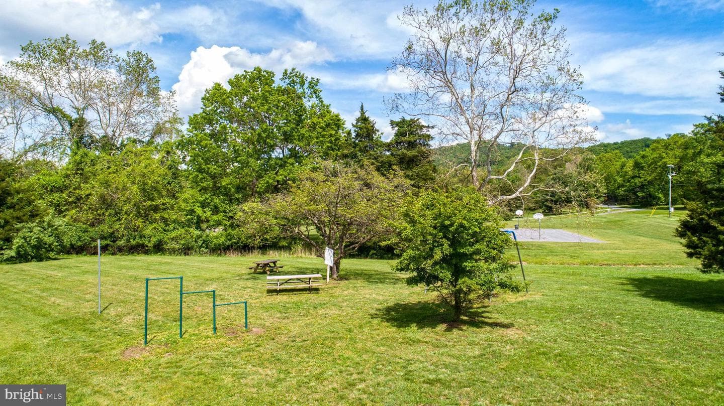88 Kits Court photo 67