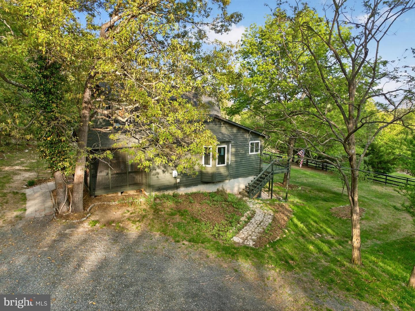 1512 Pilgrims Way photo 3