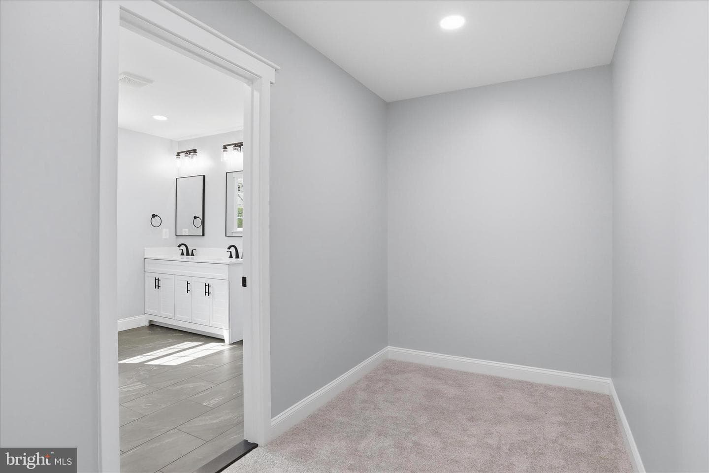 1357 N Royal Avenue photo 35