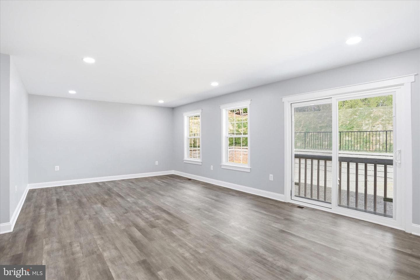 1357 N Royal Avenue photo 6