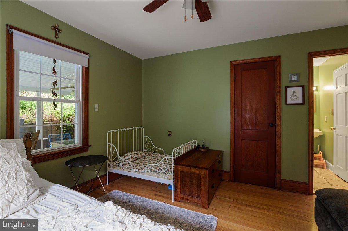 303 Lee Street photo 20
