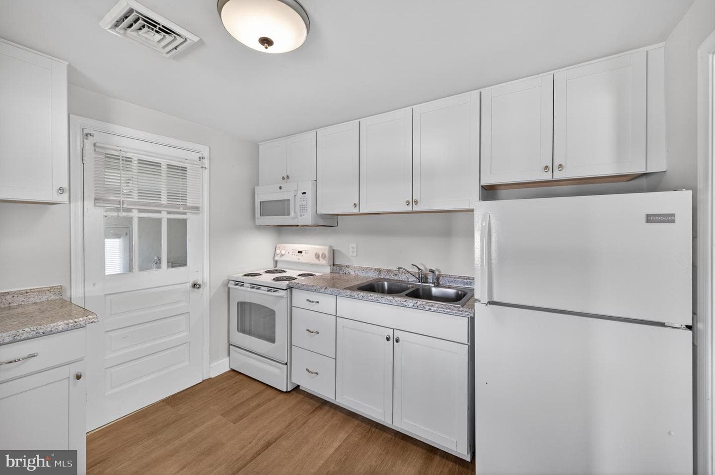 511 E 6th Street photo 14