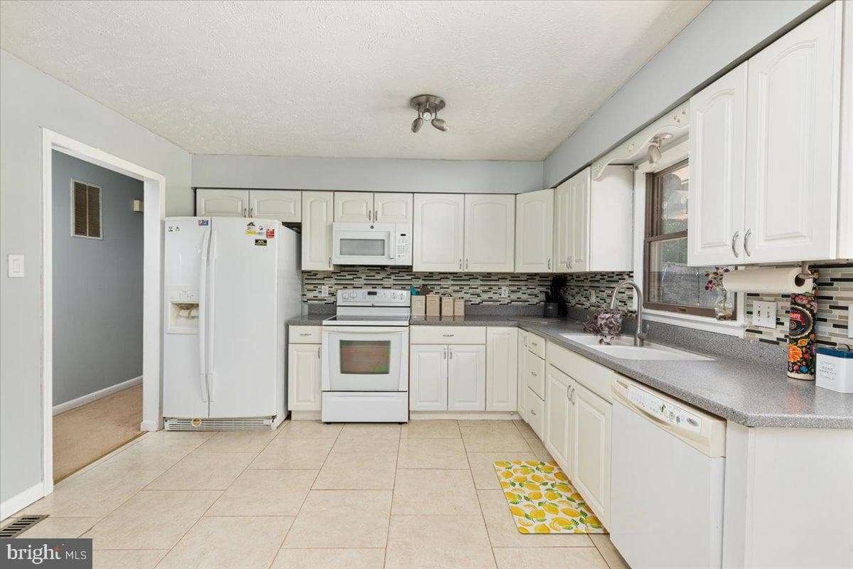 1475 Markham Street photo 12