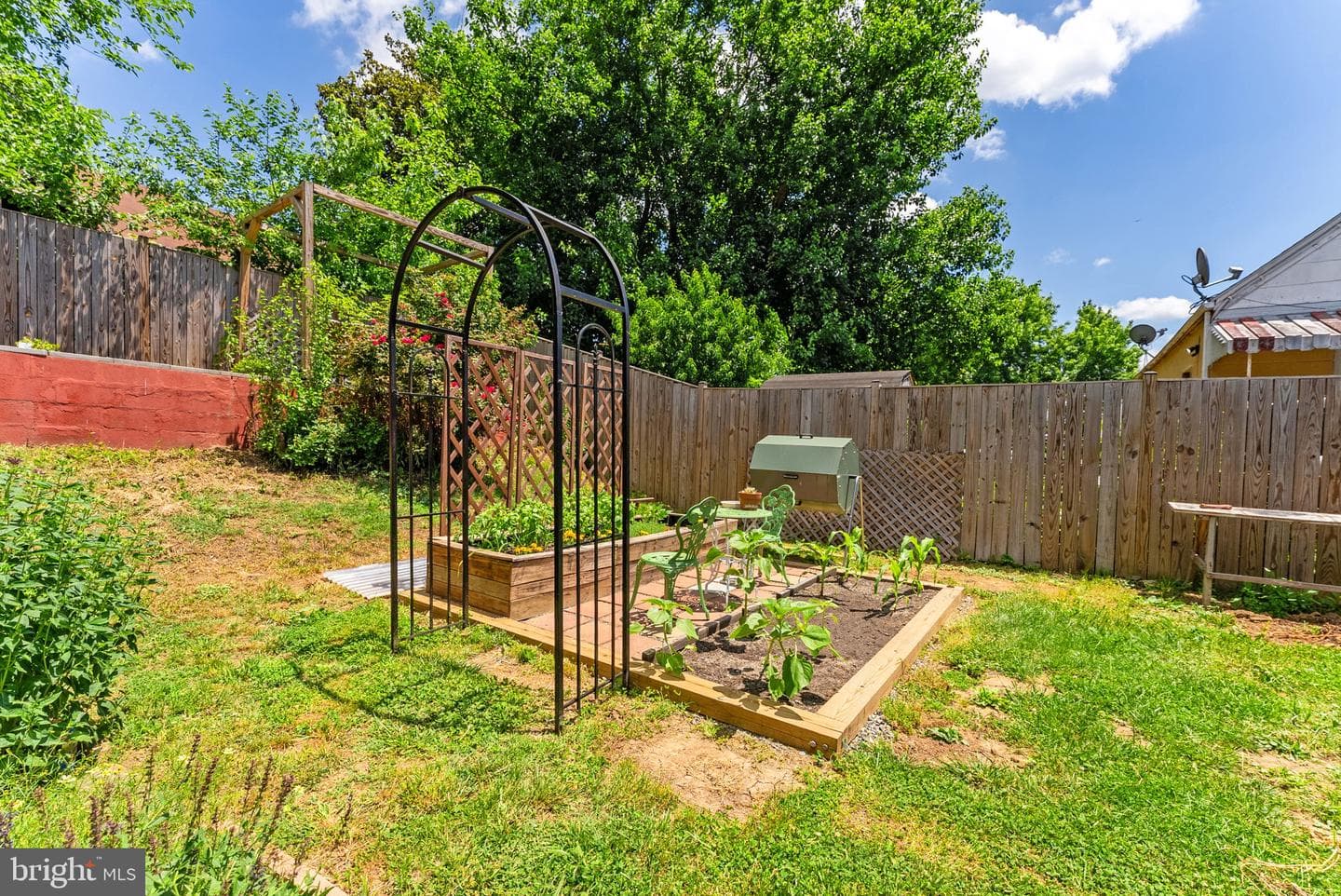 355 W 9th Street photo 31