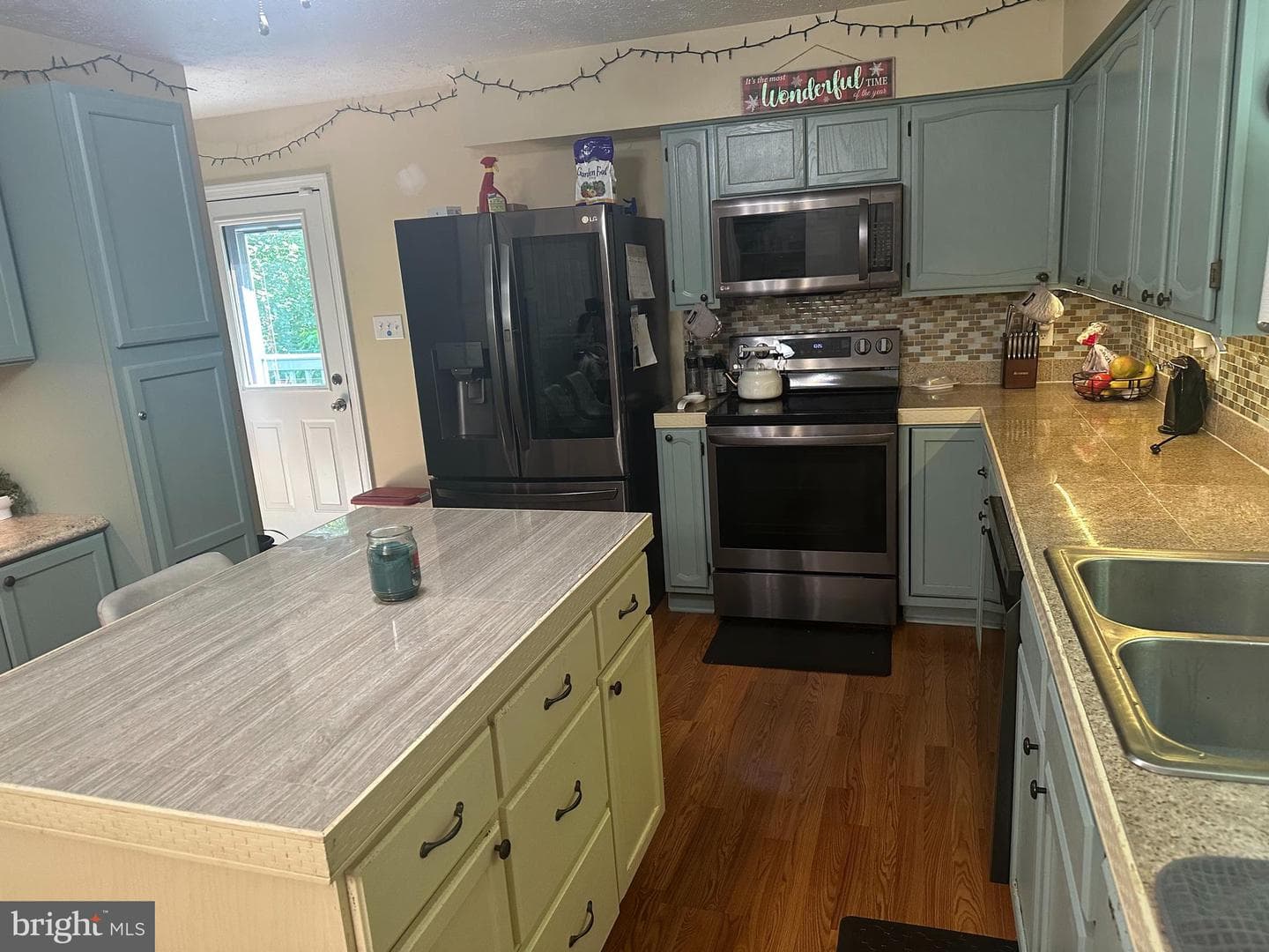 440 Bluebird Way photo 4