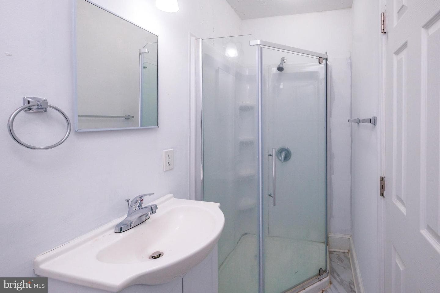 208 Salem Avenue photo 27