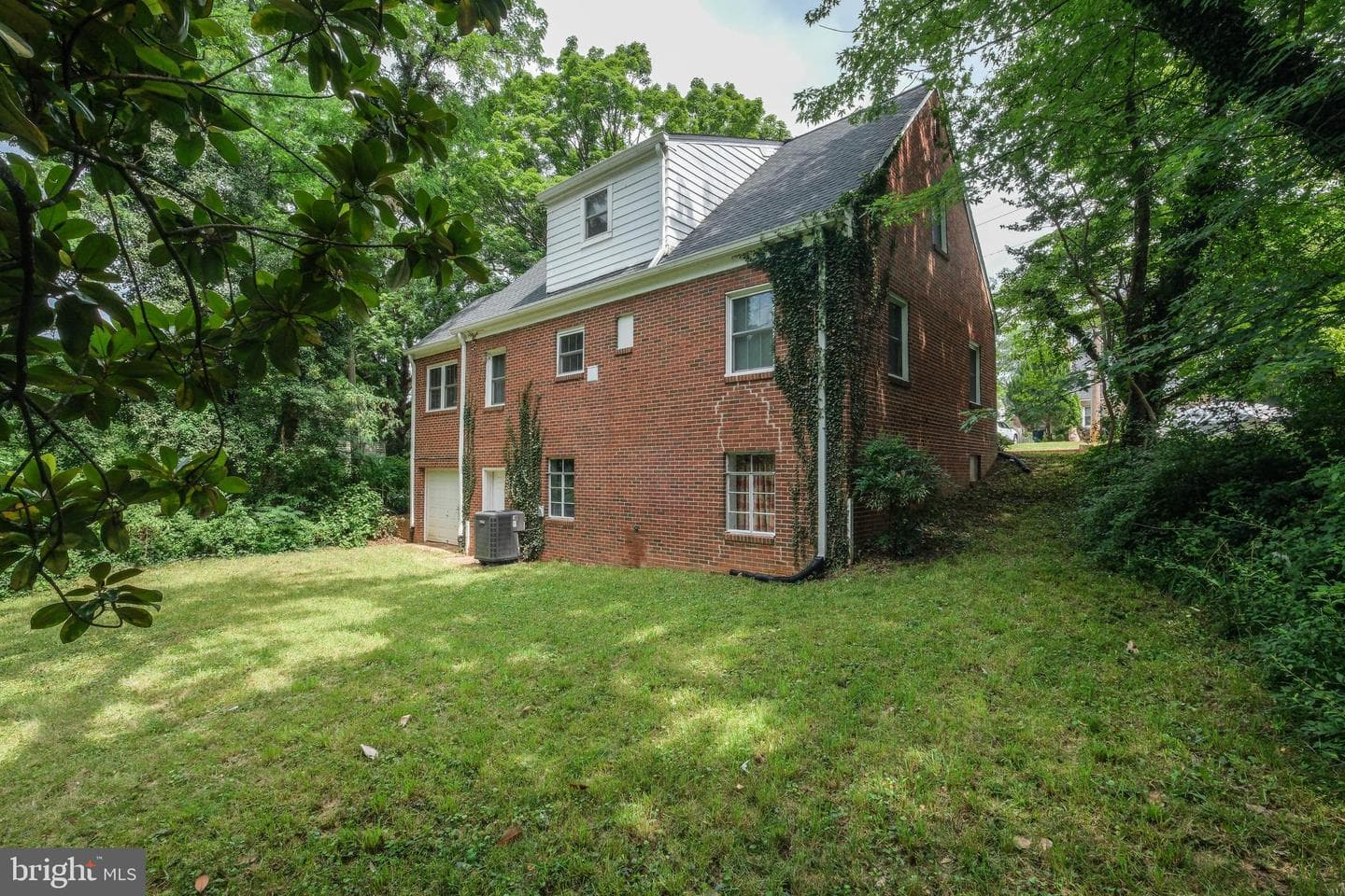208 Salem Avenue photo 4