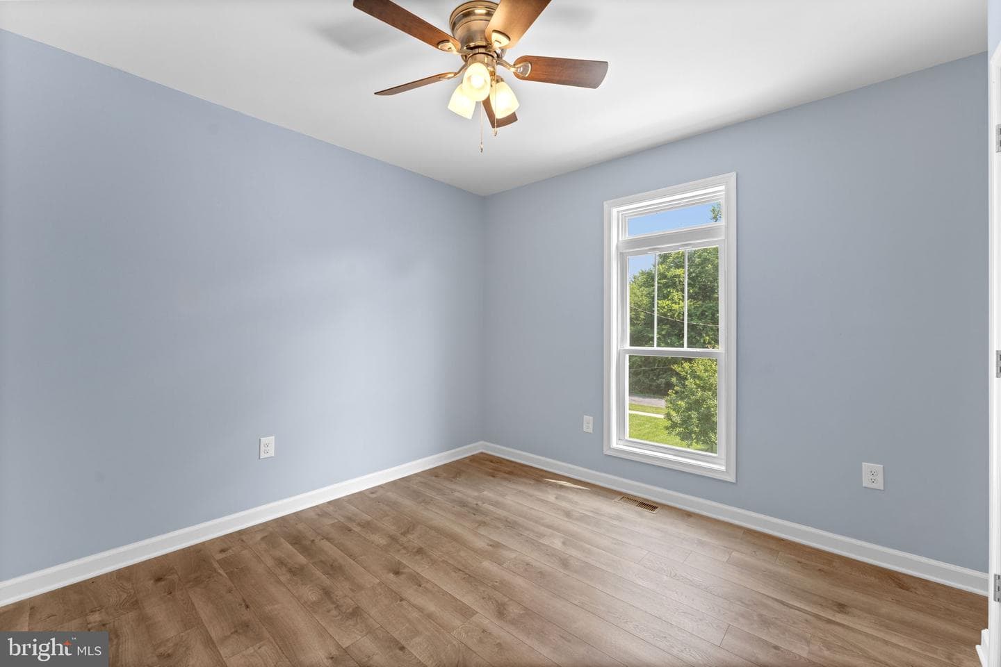 266 Riverside Drive photo 39