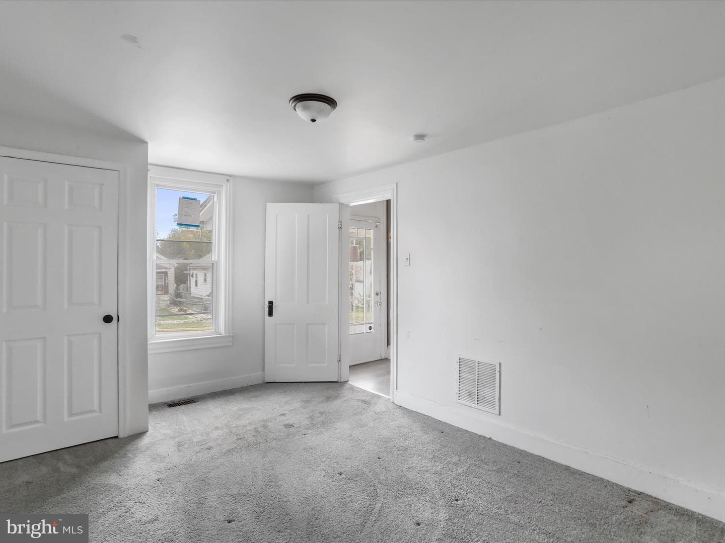 135 Woodbury Avenue photo 11