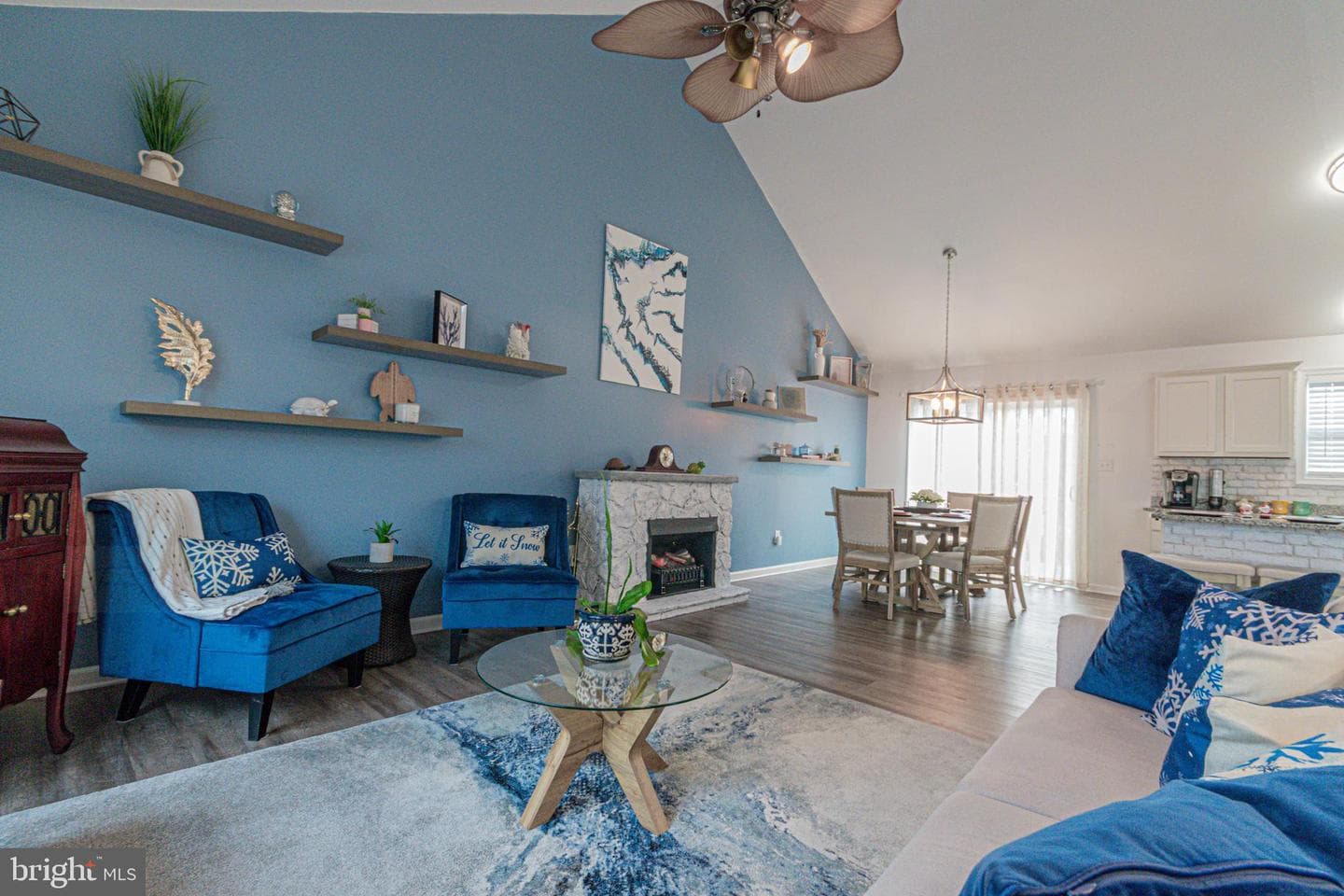 285 Wren Street N photo 18