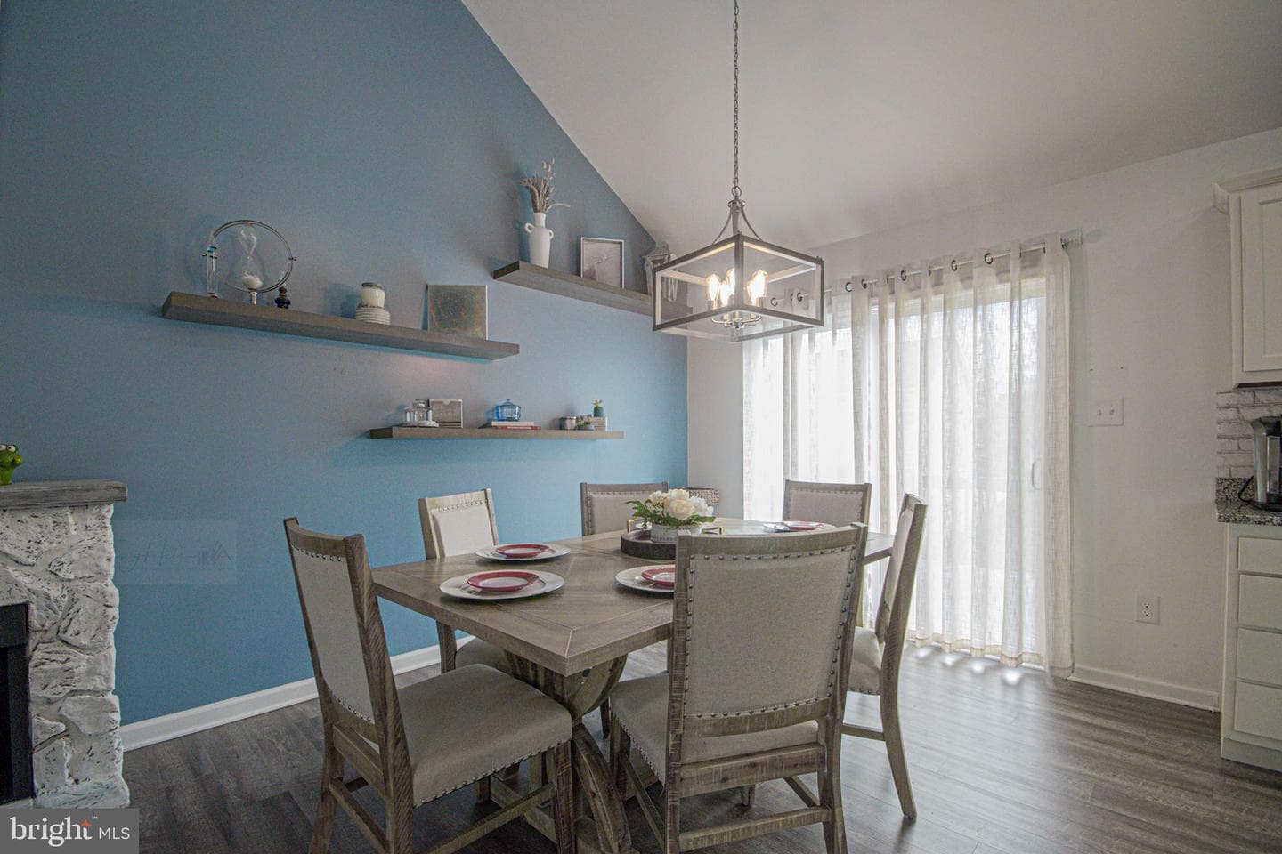 285 Wren Street N photo 24