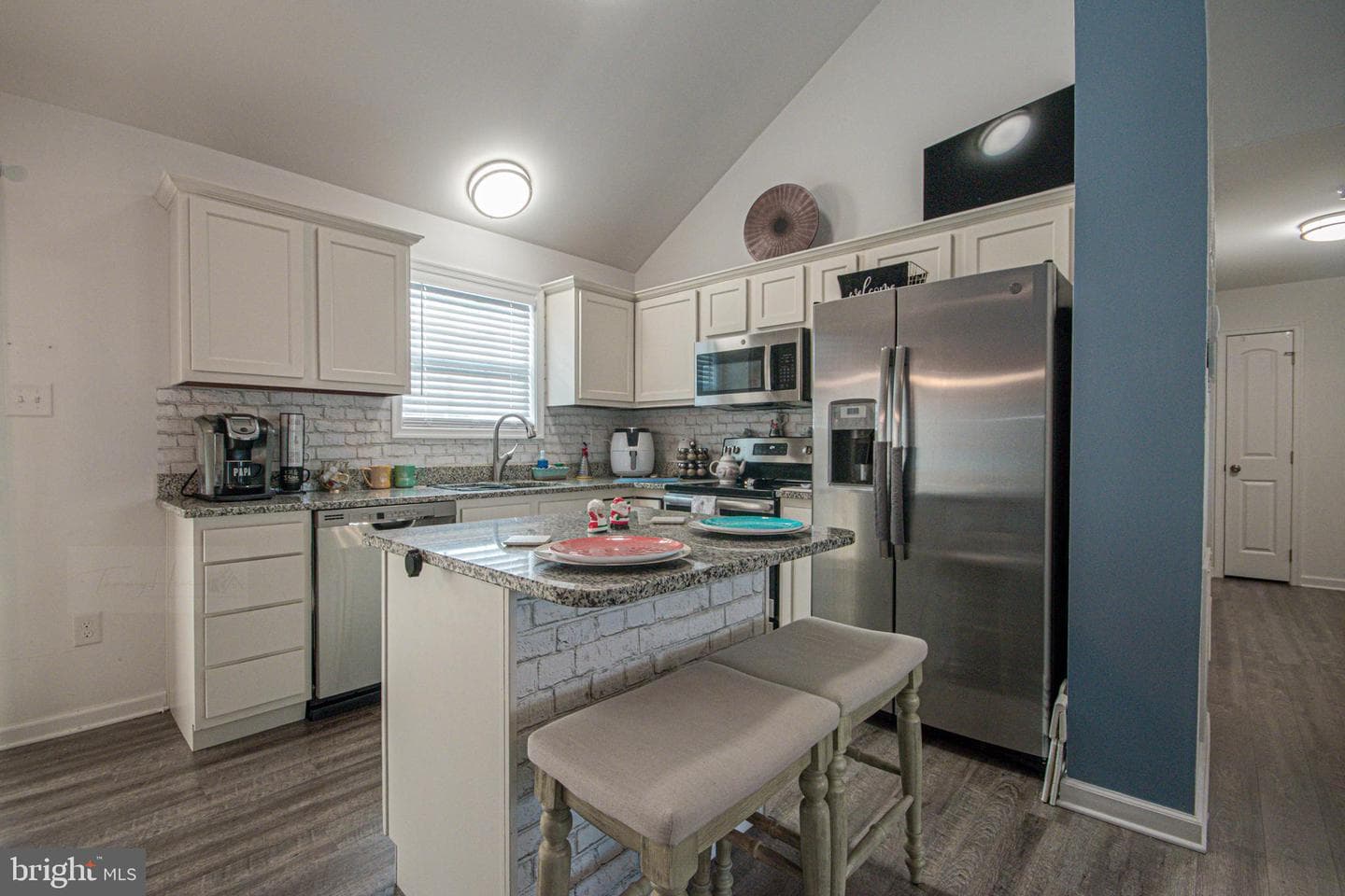 285 Wren Street N photo 25