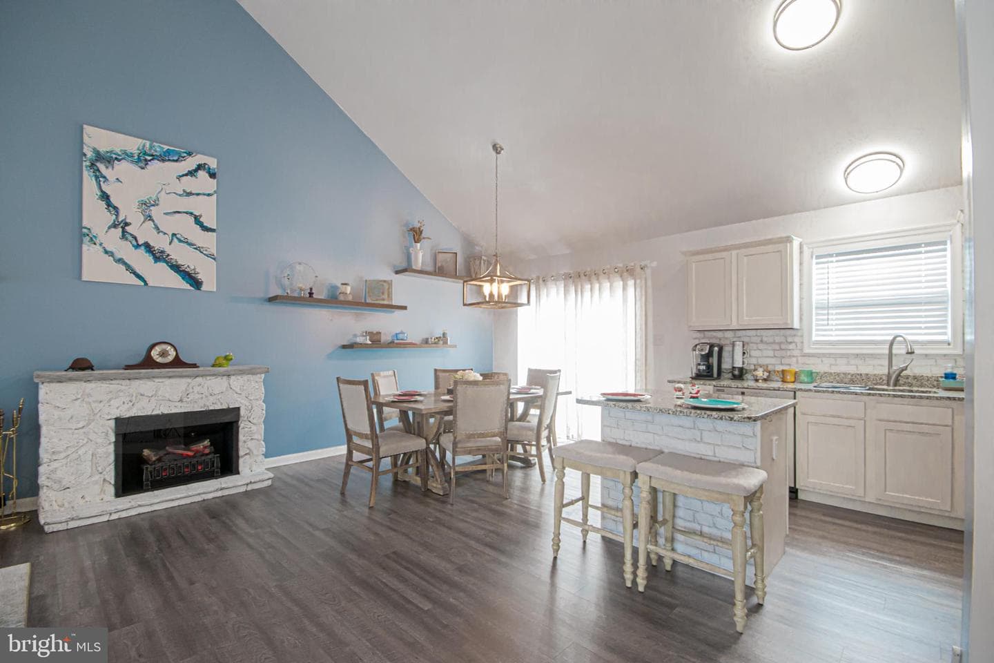 285 Wren Street N photo 26