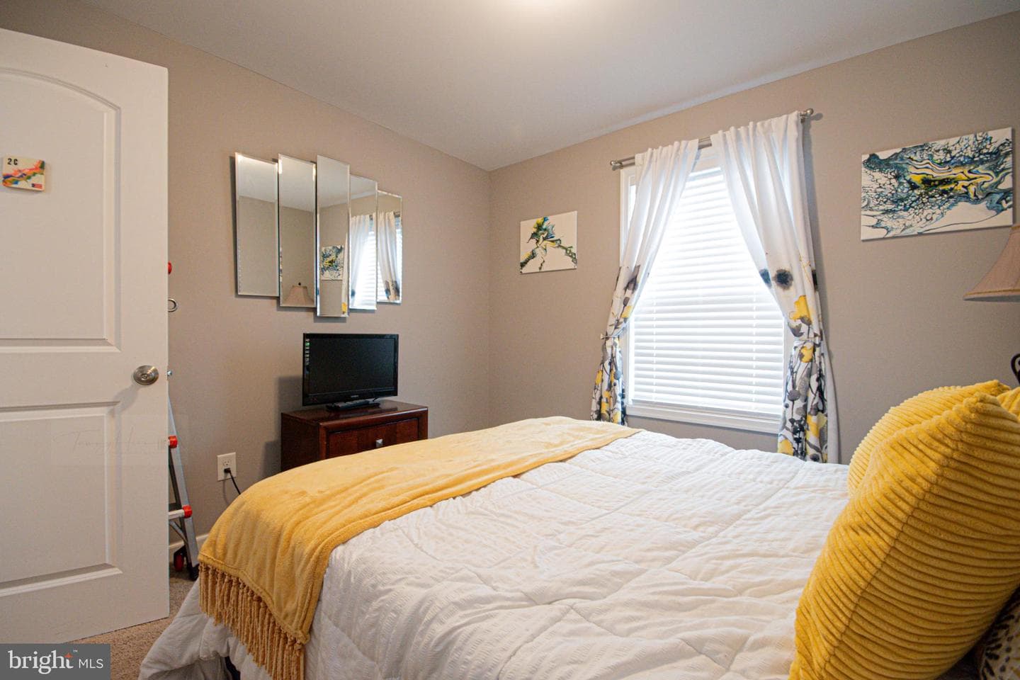 285 Wren Street N photo 34