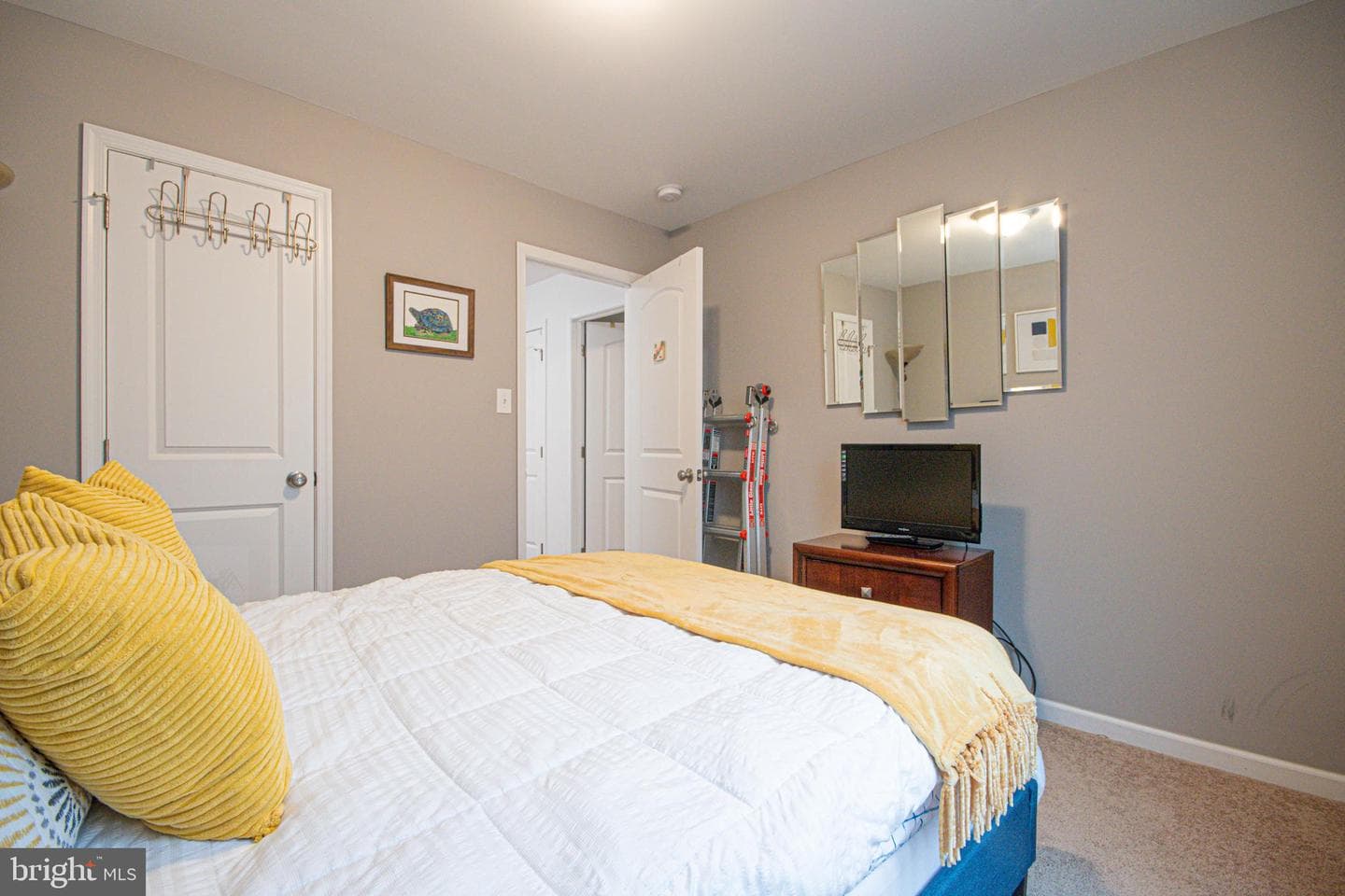 285 Wren Street N photo 35
