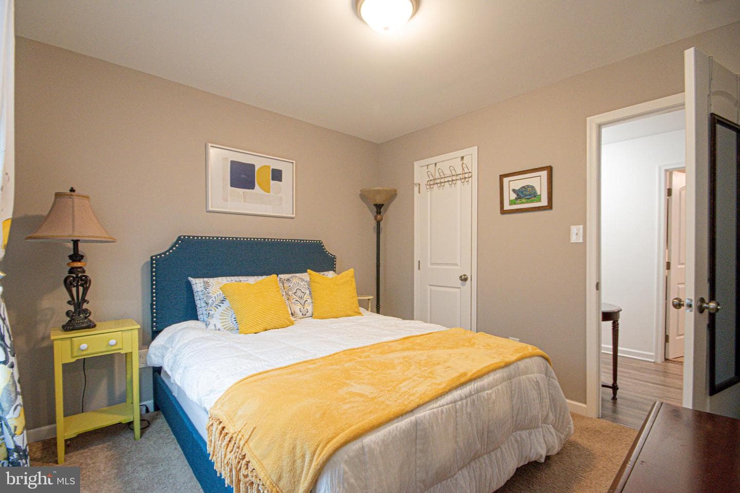 285 Wren Street N photo 5
