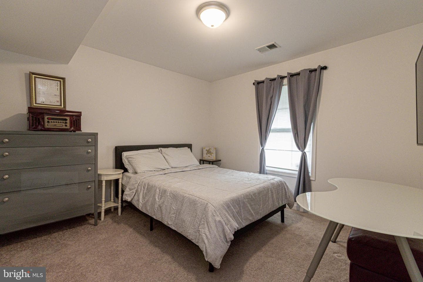 285 Wren Street N photo 53