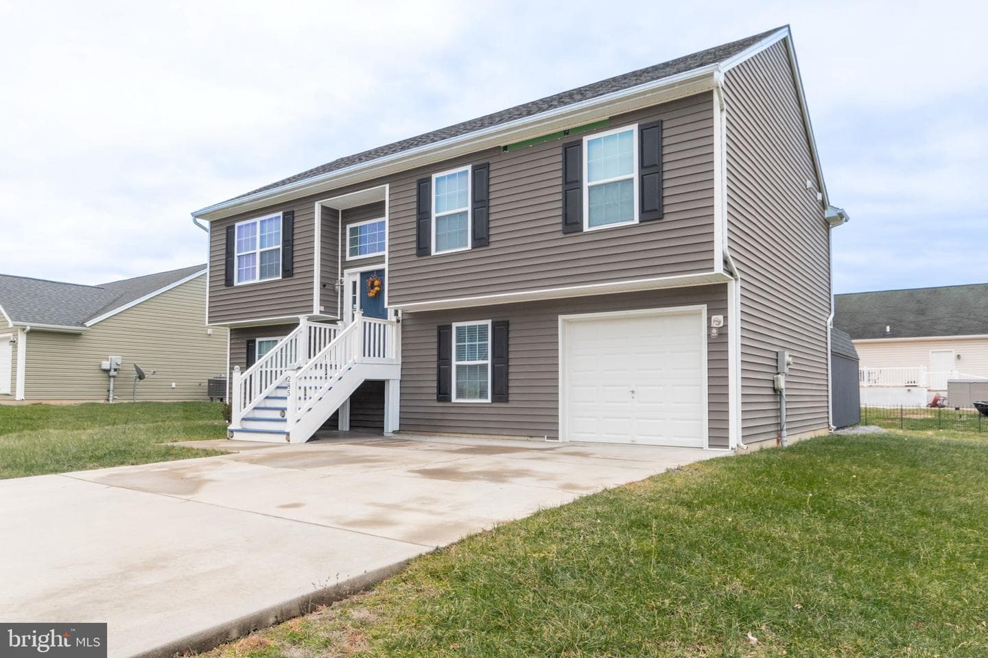 285 Wren Street N photo 6