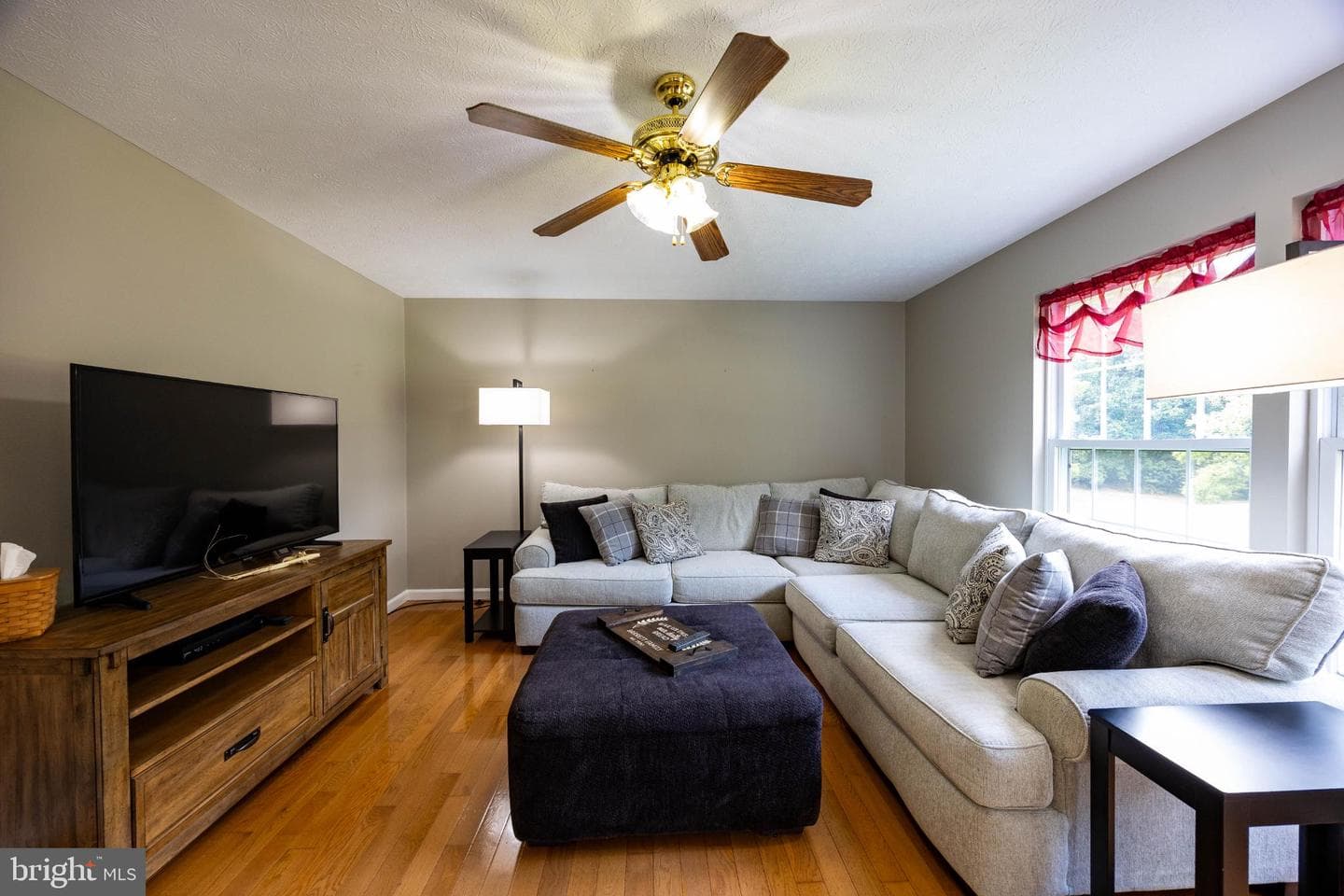 525 Appian Way photo 56