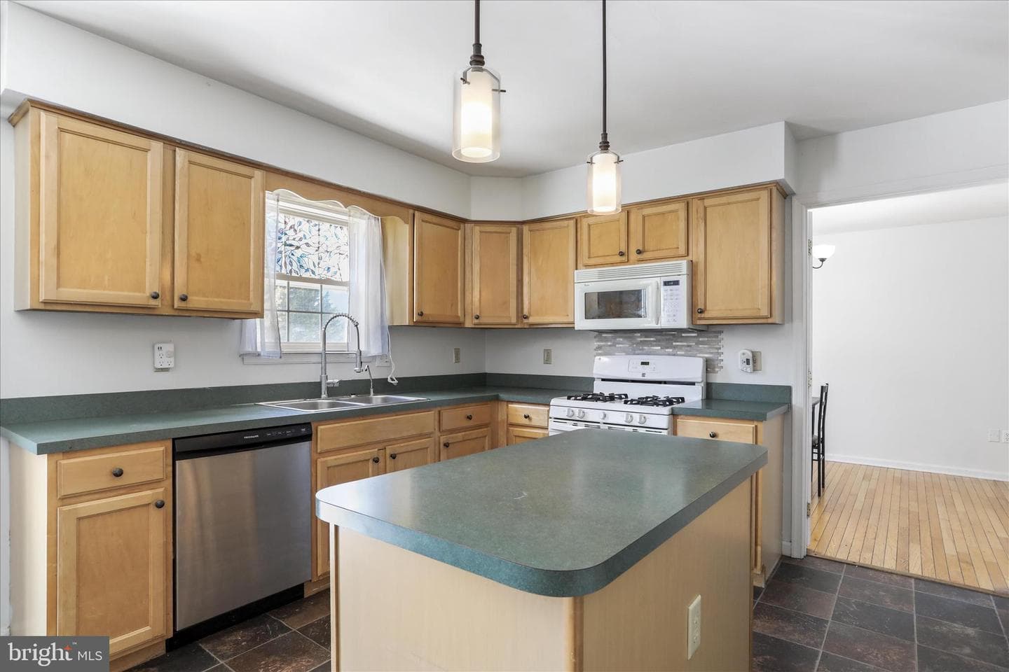 10 Shoal Creek Court photo 4