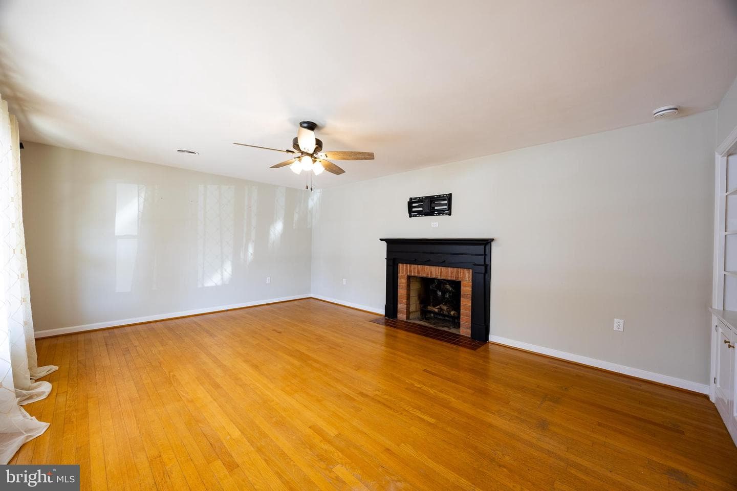 203 N Rosemont Avenue photo 29