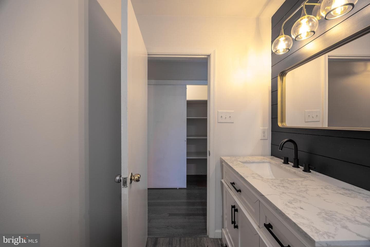 203 N Rosemont Avenue photo 50