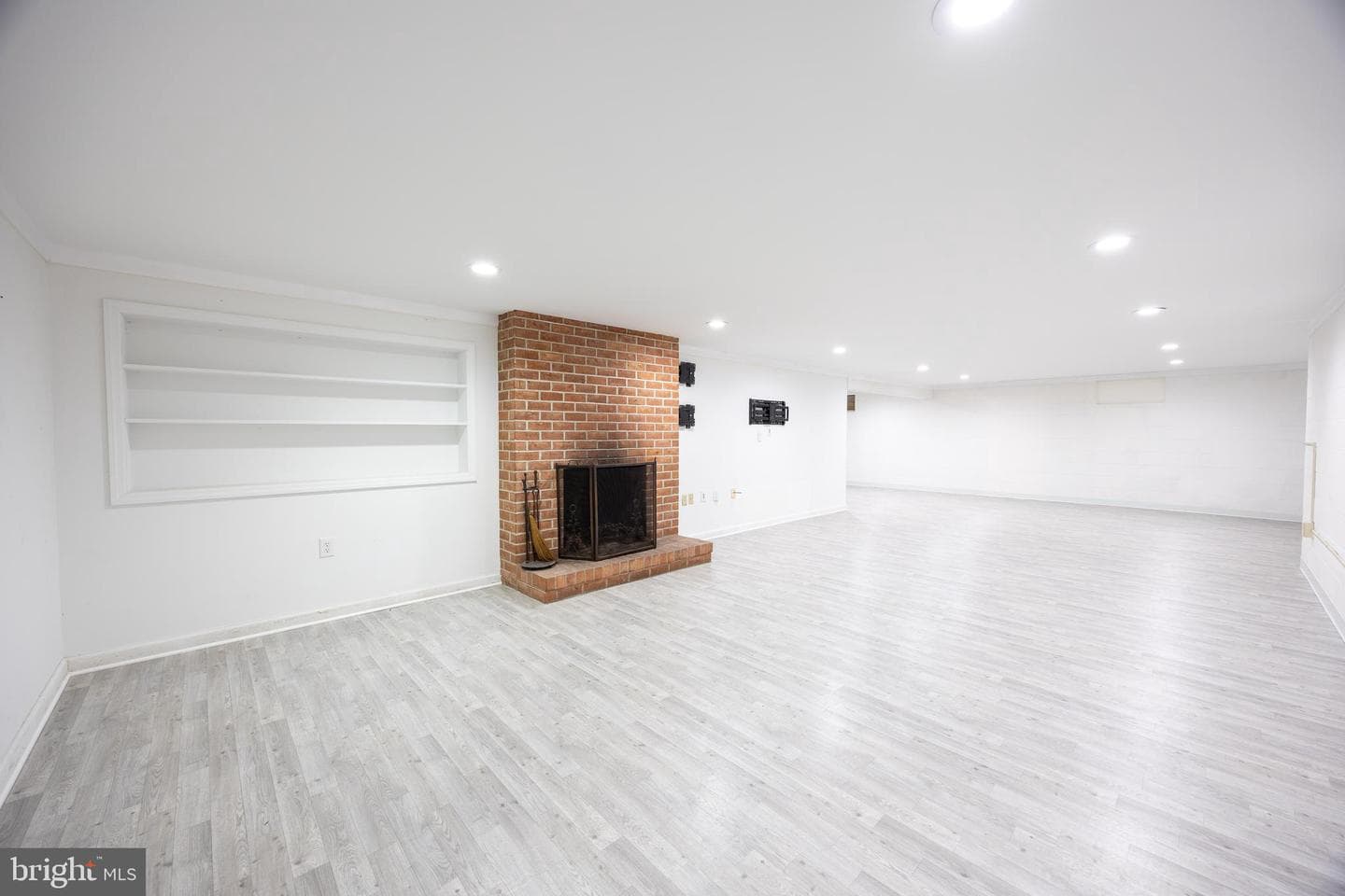 203 N Rosemont Avenue photo 72
