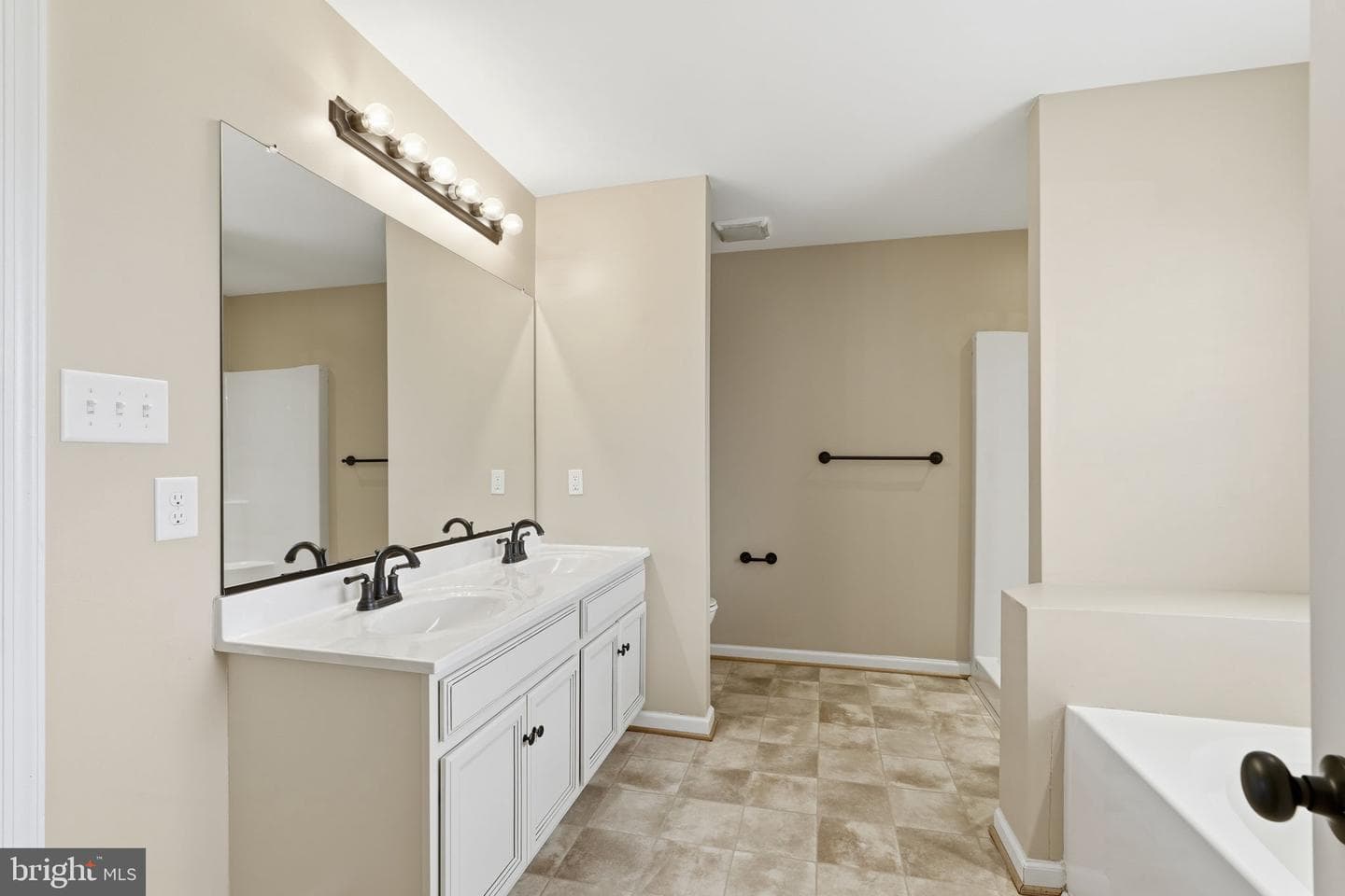 16 Azera Drive photo 20