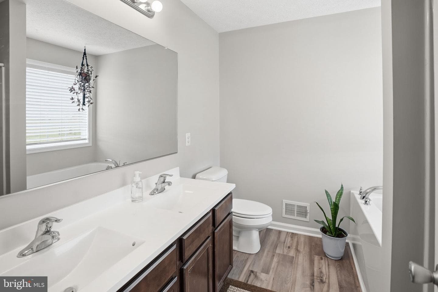 82 Latrobe Drive photo 44