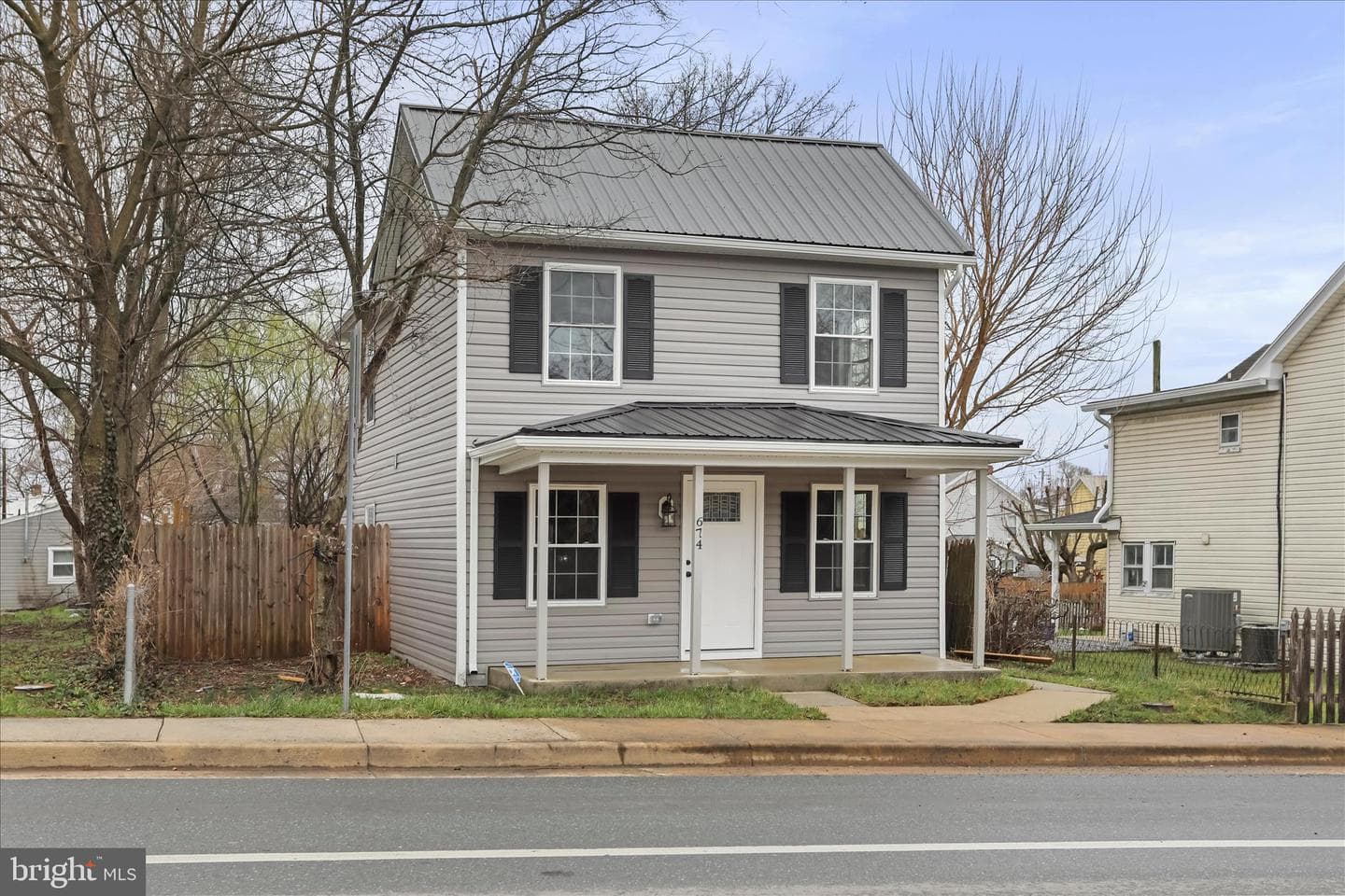 674 Winchester Avenue photo 4
