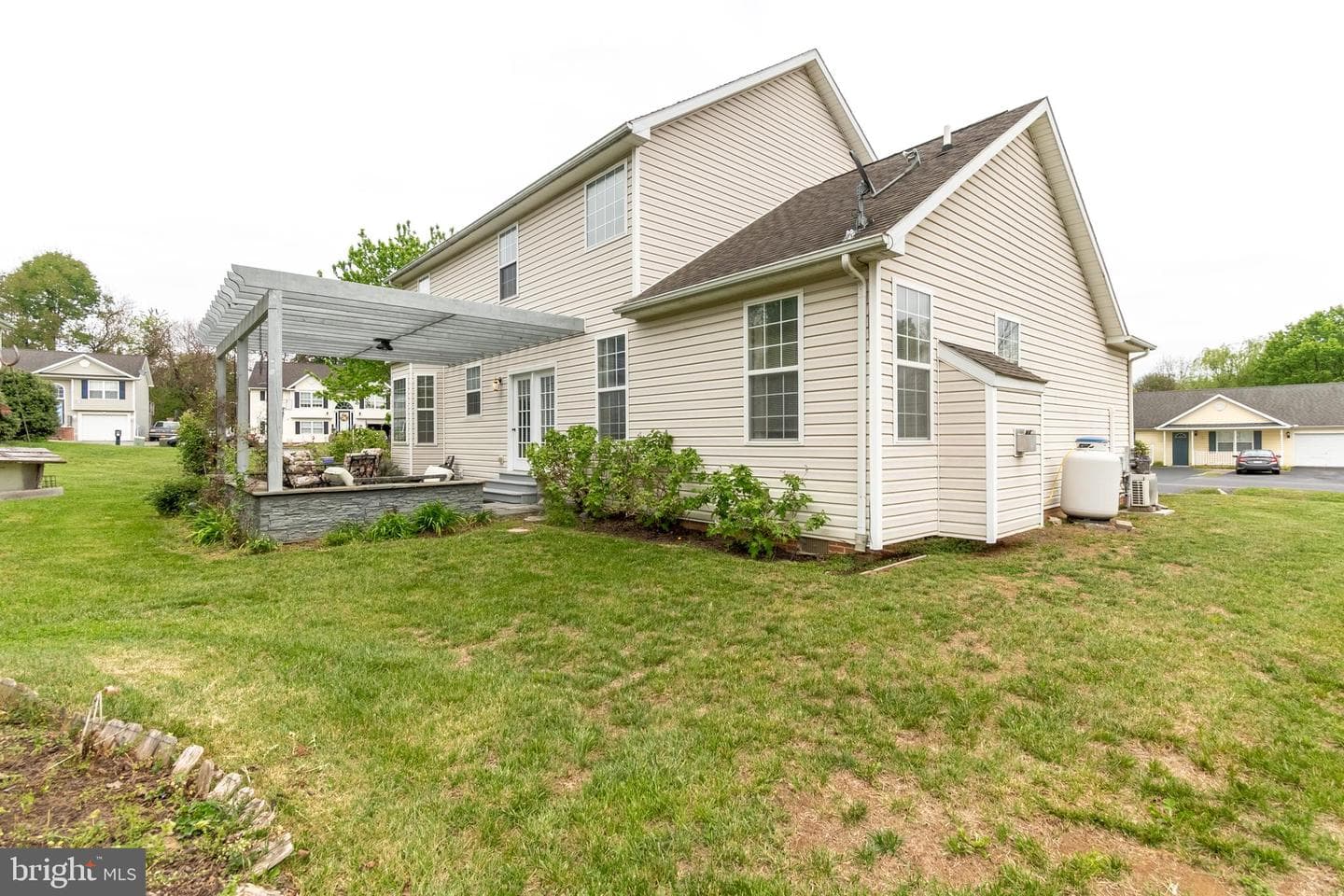 101 Wren Street N photo 38