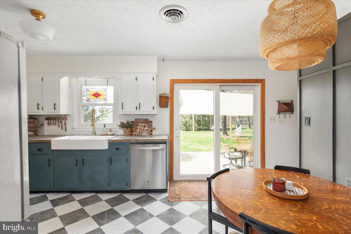 32 Cheerful Faye Drive photo 2