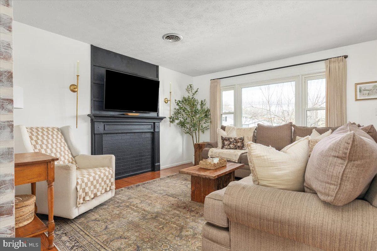 32 Cheerful Faye Drive photo 3