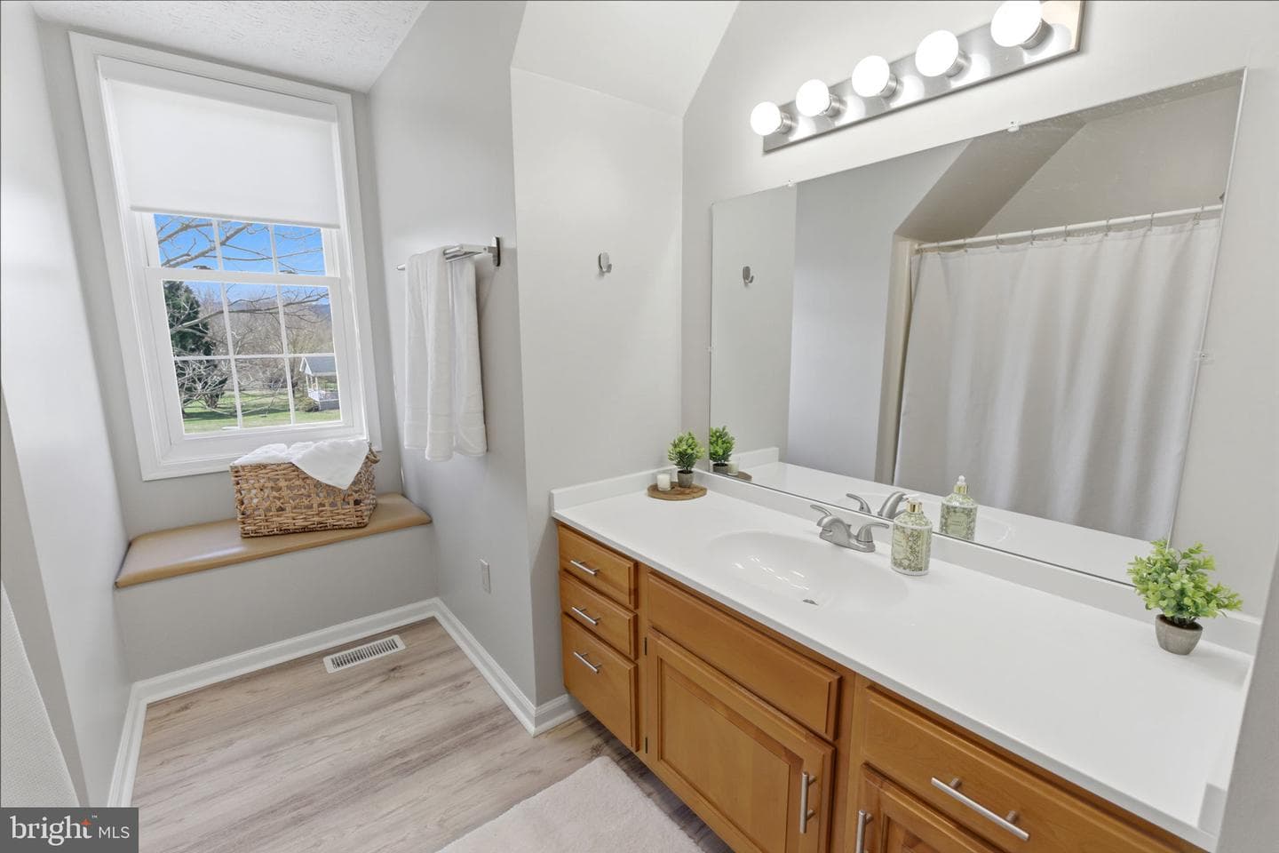 34 Renaissance Drive photo 54