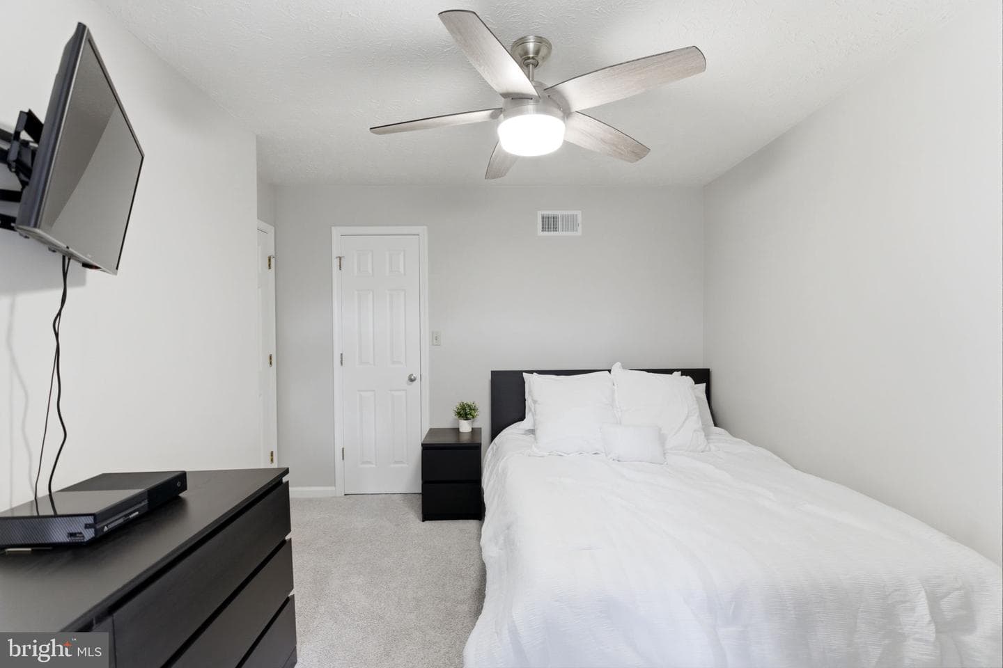 34 Renaissance Drive photo 56