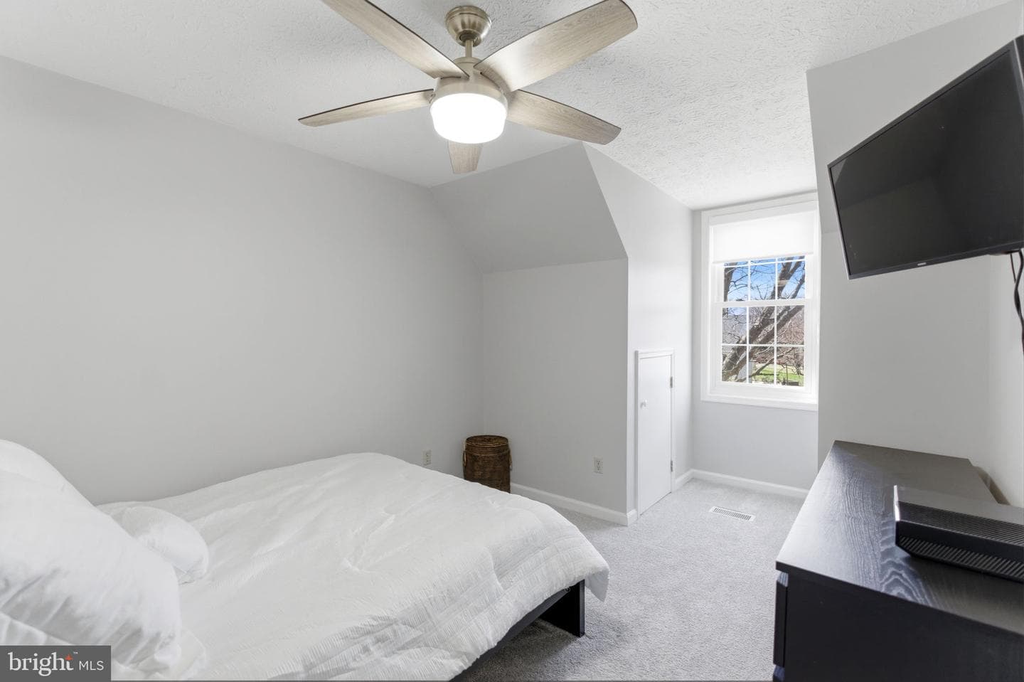 34 Renaissance Drive photo 57
