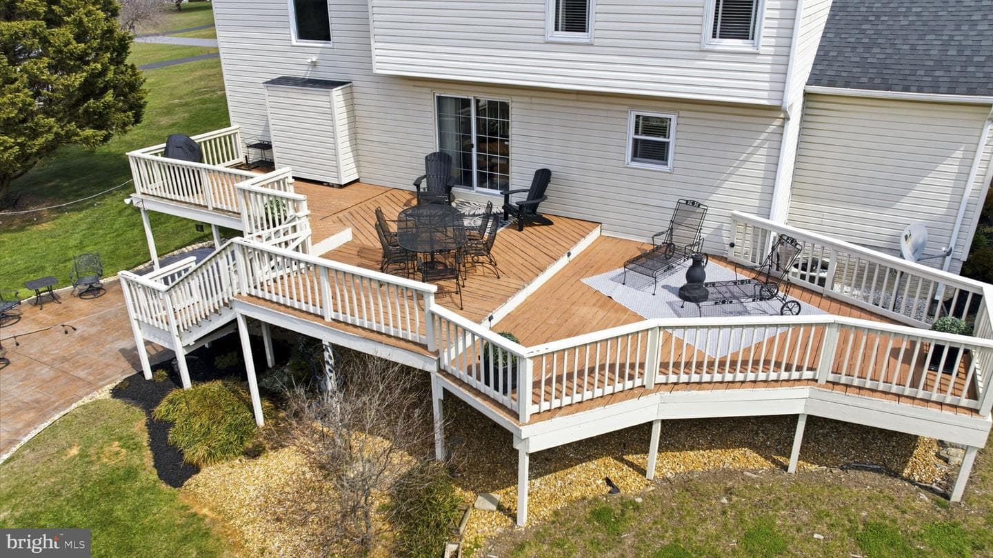17 Renaissance Drive photo 12
