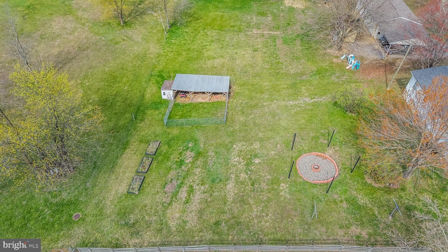 1570 Nadenbousch Lane photo 23