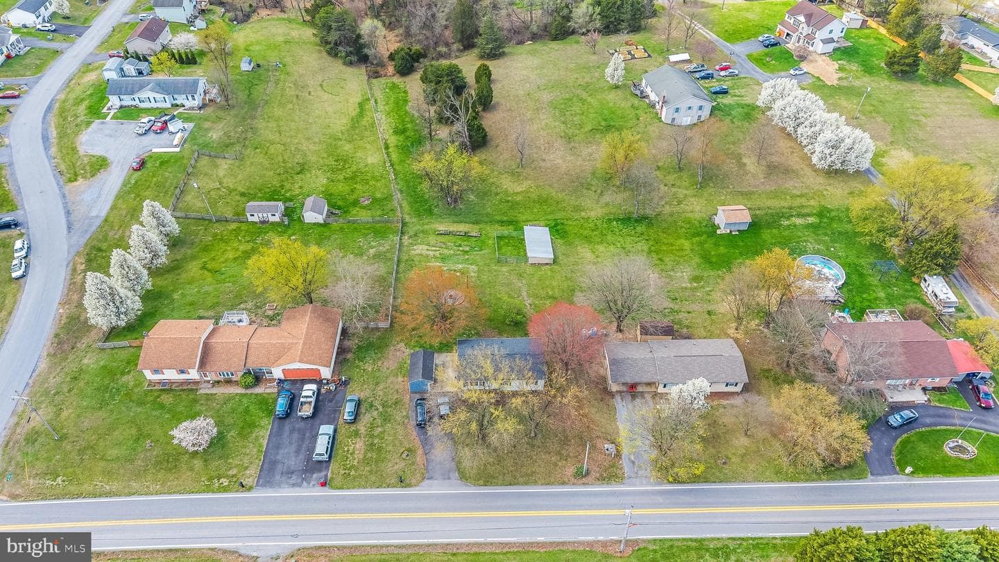 1570 Nadenbousch Lane photo 24