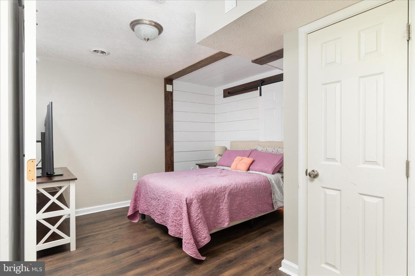 74 Toulouse Lane photo 32
