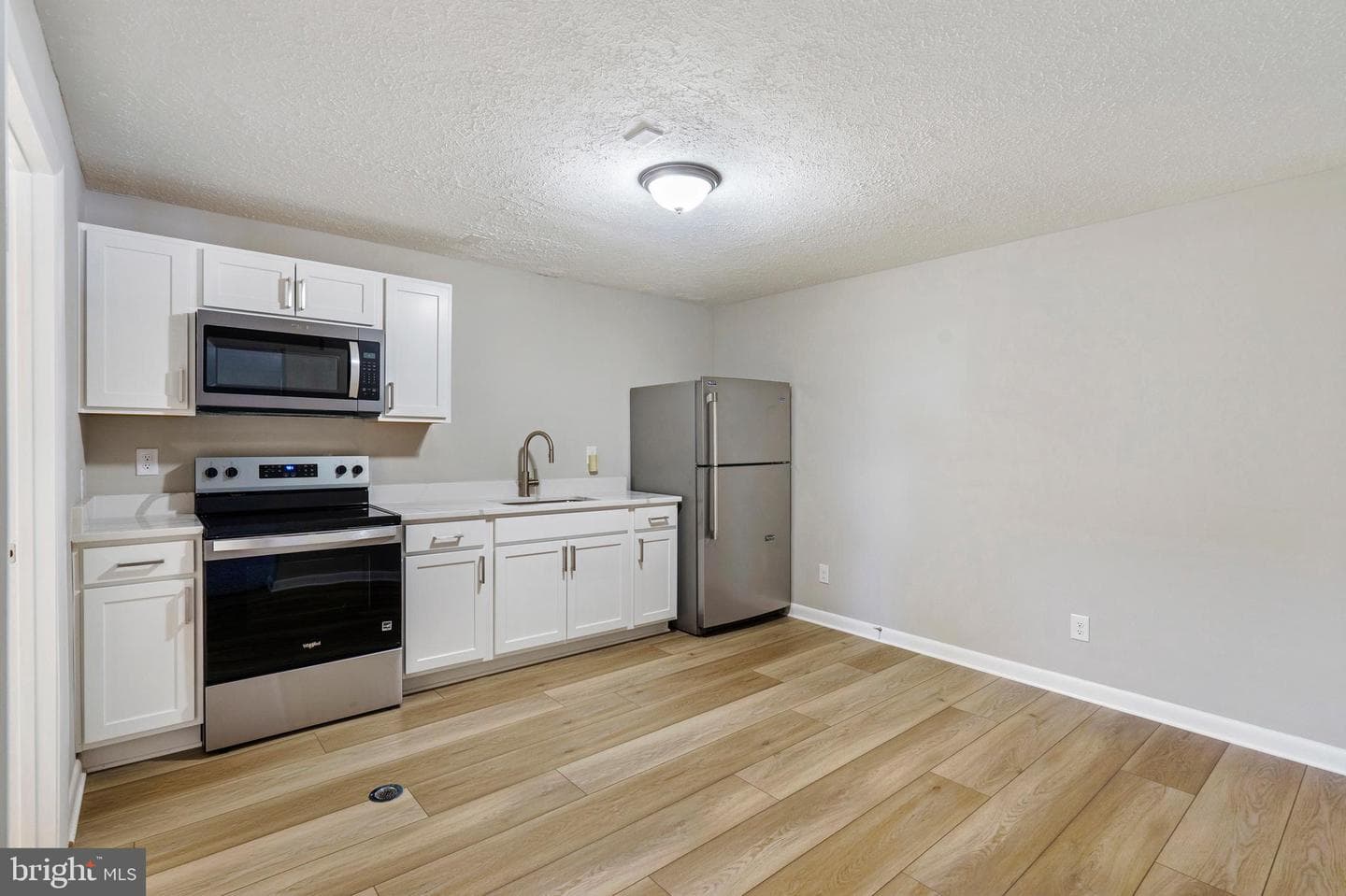924 Kaufman Avenue photo 15