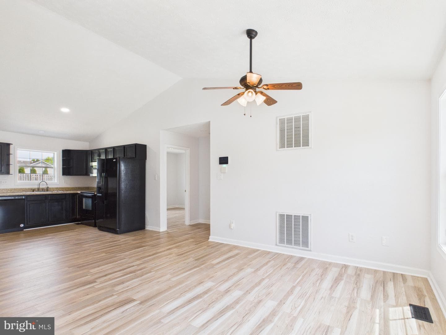 218 Larry Way photo 6