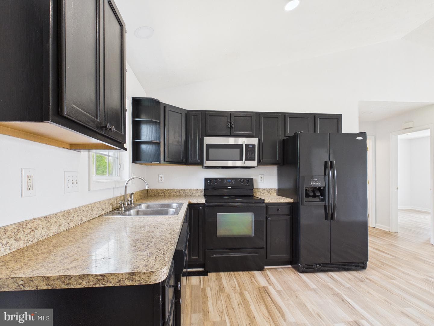 218 Larry Way photo 9
