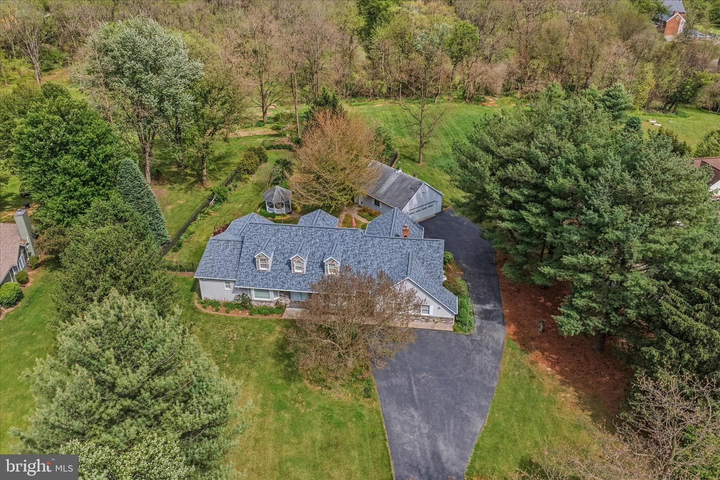236 Babbling Brook Lane photo 5