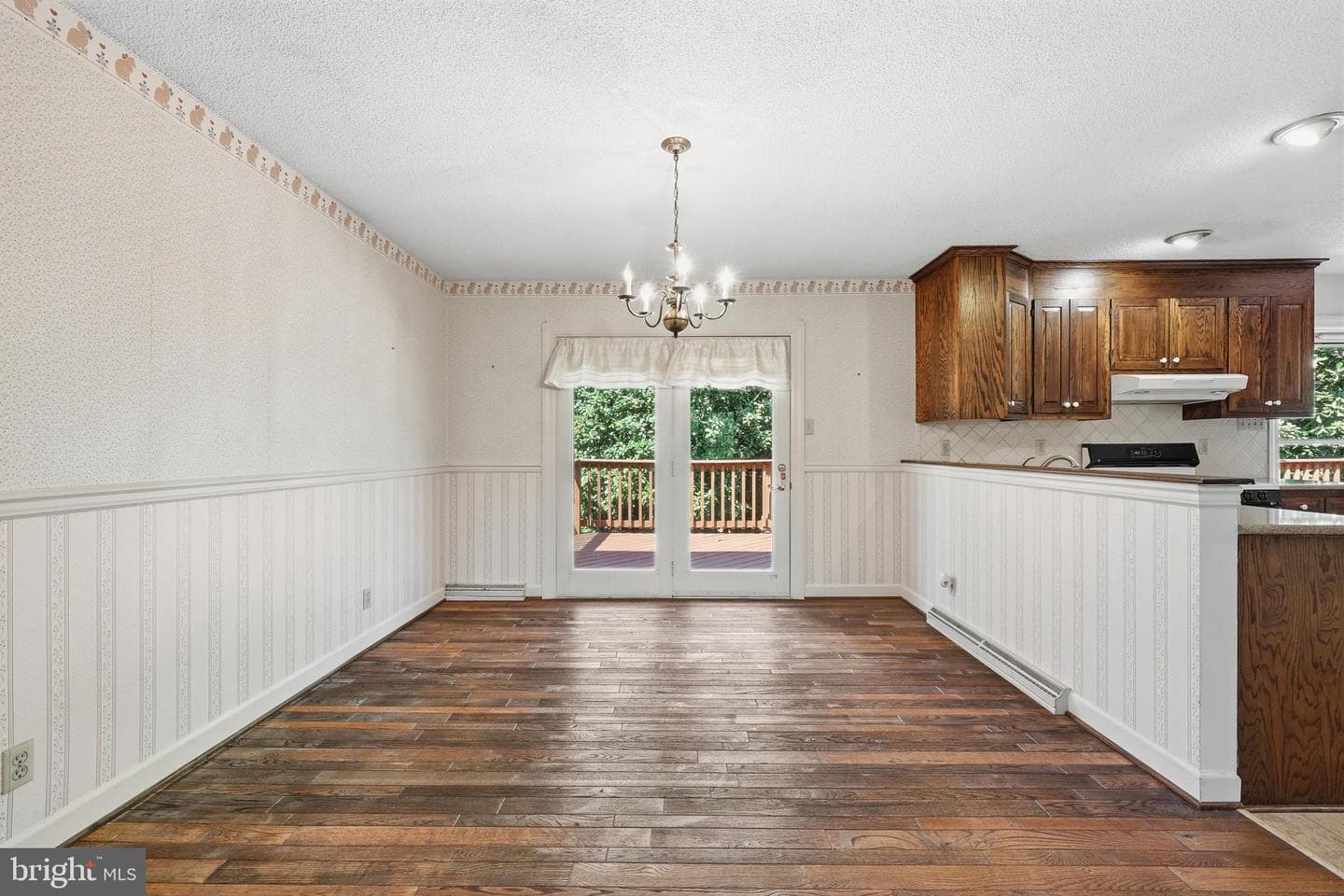 1539 Harold Drive photo 4