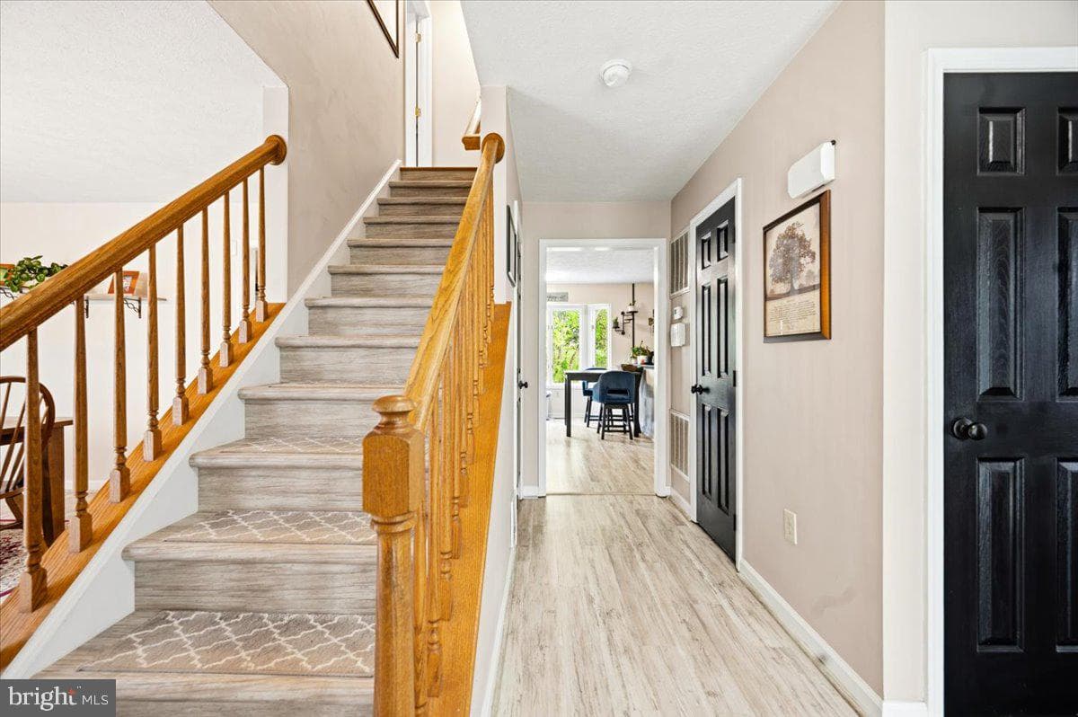 426 Appian Way photo 12