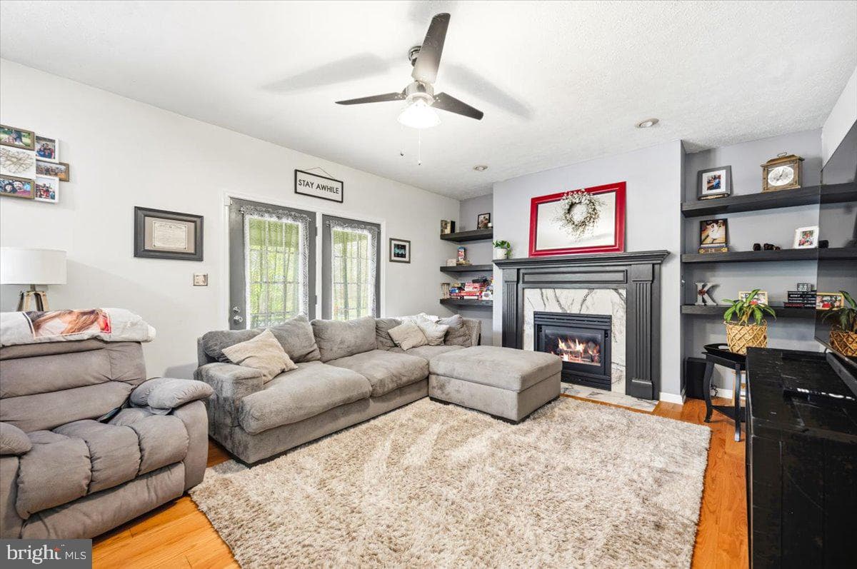 426 Appian Way photo 15